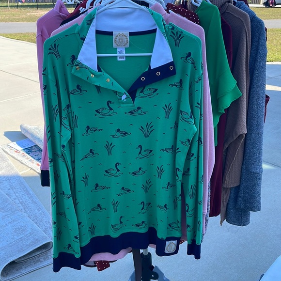 The Beaufort Bonnet Company Tops - Beaufort Bonnet pullover